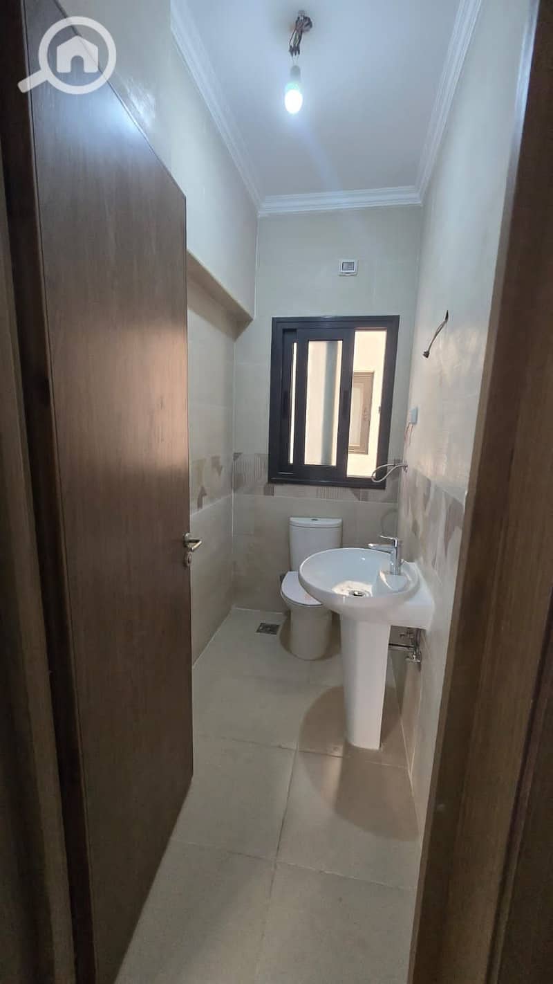 5 e8a4ca8c-57be-49af-9e3b-4ec5a0e80152. jpg