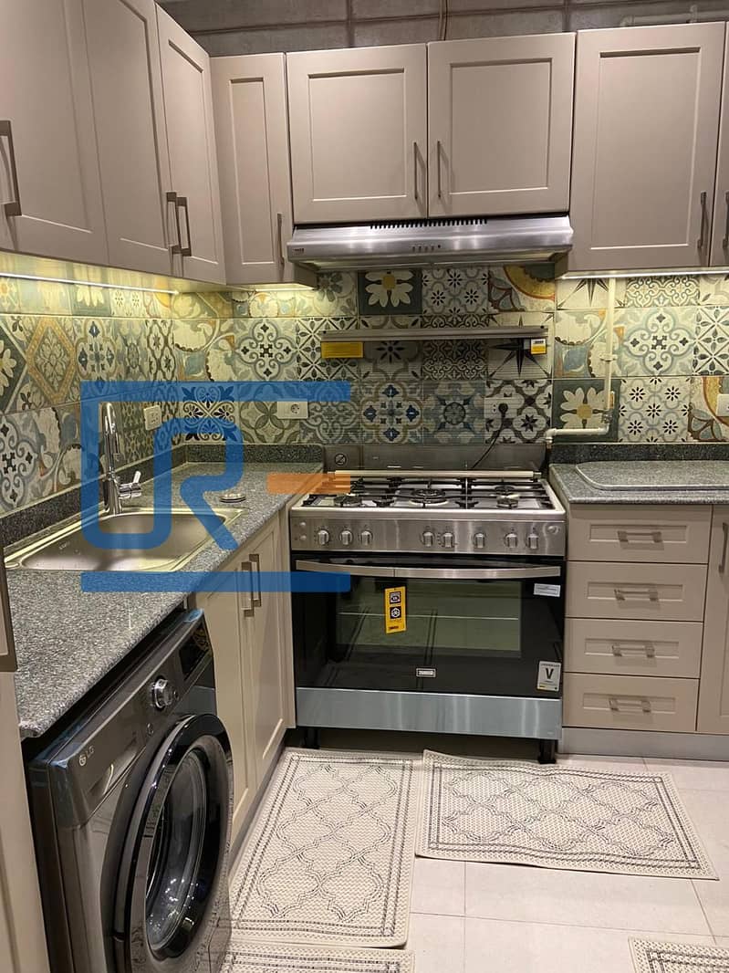 4 7cf183c5-d4b3-46c6-b610-bb41c8467032. jpg