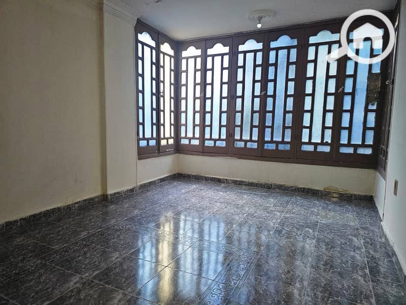 10 415e0ee4-521c-4573-b472-3abcce3742c6. jpeg