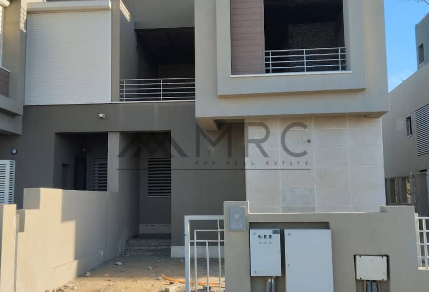 2 2d5ca2c4-e2ca-4368-a9a3-a4f97d8d58c5. jpg