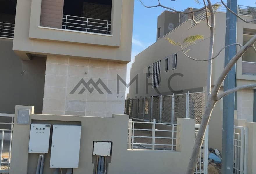 4 68be776b-dd0a-4e73-acea-ea0090a4af35. jpg