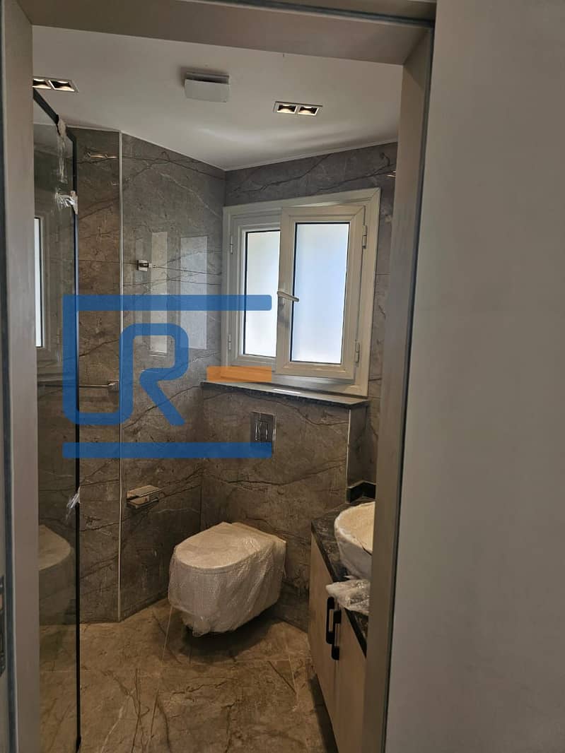 8 4cf643bc-f4dd-4639-af4d-b4e6b418231a. jpg