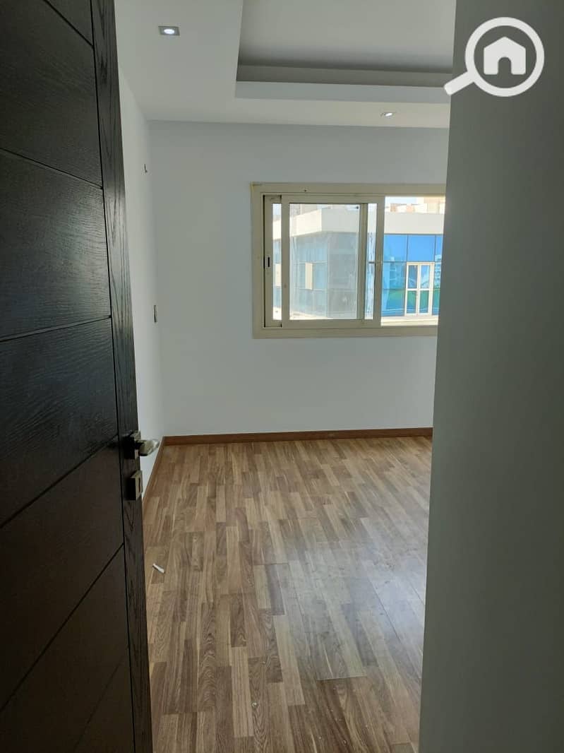 10 236079d0-f65a-4b3a-bffd-239fee1830f5. jpg