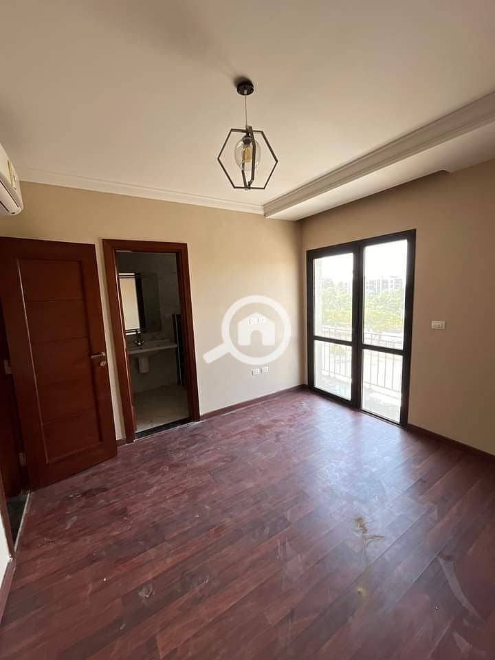 8 cf582e1b-4d36-487b-a0ad-bd0573d68781. jpg