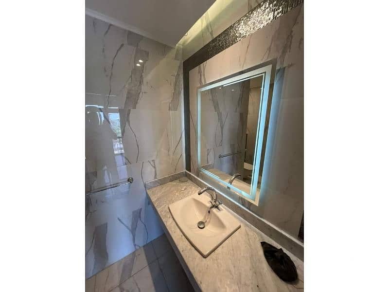 10 b2472737-9c34-46e0-a841-6f386874268a. jpg