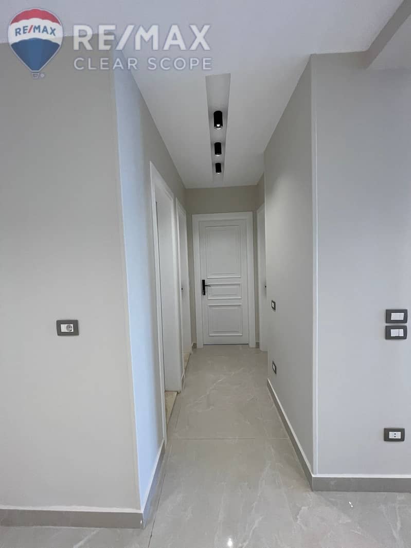 10 f8e556ac-4cdc-4ce8-a1ea-e28769f488fa. jpeg