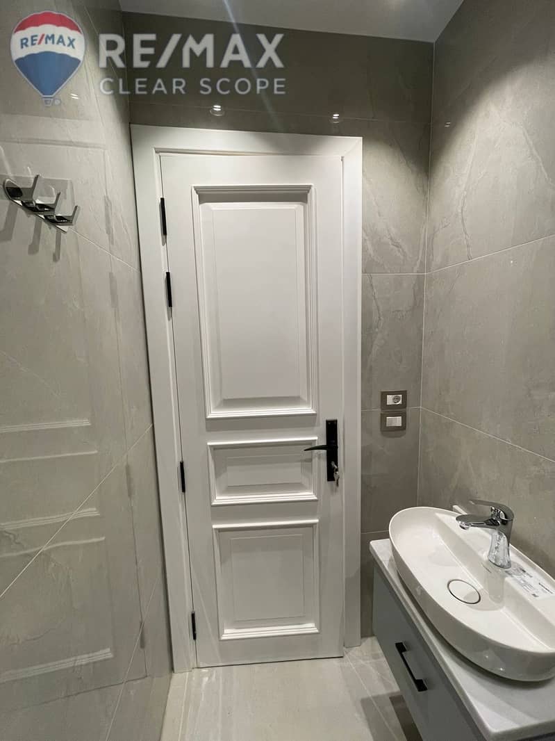 12 f8656f06-b8da-4246-82e8-1597bf56f40f. jpeg