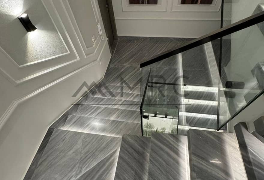 4 cd0f6dc5-8937-418b-af7e-7f1ea025c275. jpg