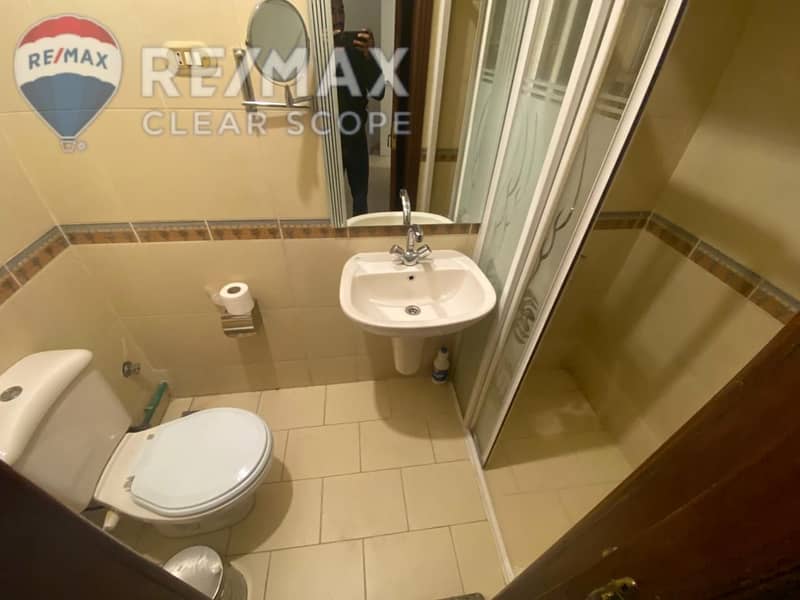 10 65603e47-f0e7-4dd1-b320-7b9f63e9ae5a. jpeg