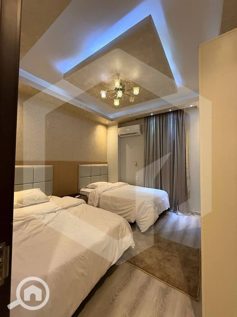 5 Beverly Hills 5. jpg