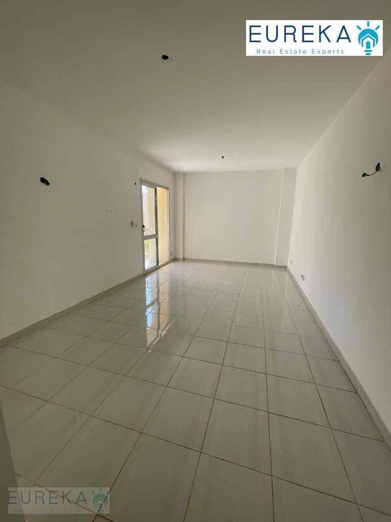 3 196ac08d-d865-4e6a-8caf-50a736a4d2f0. jpg