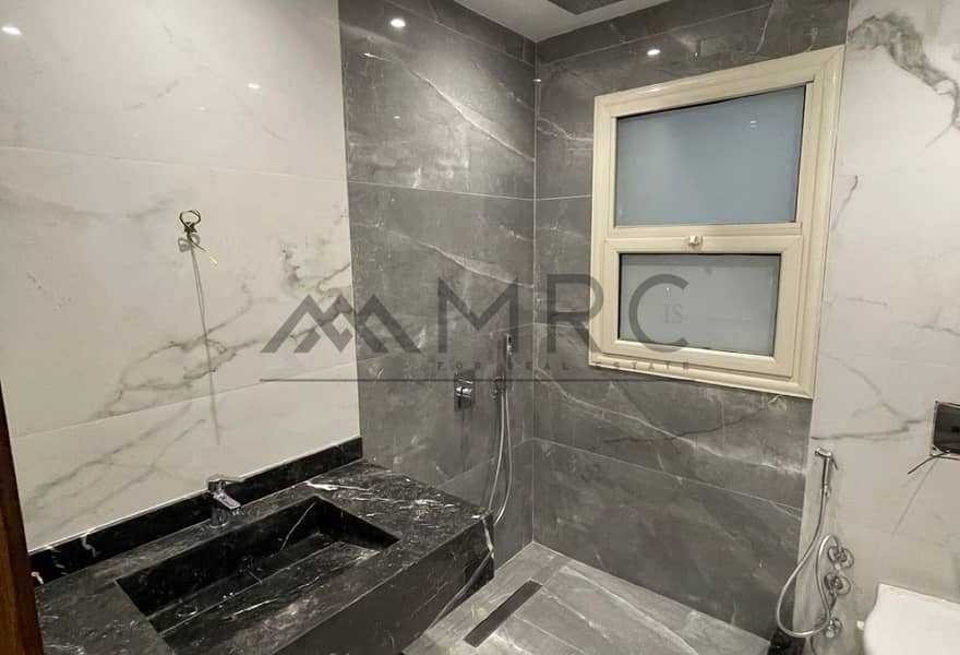 14 eee2f974-9790-4385-a768-360c51a2b89a. jpg