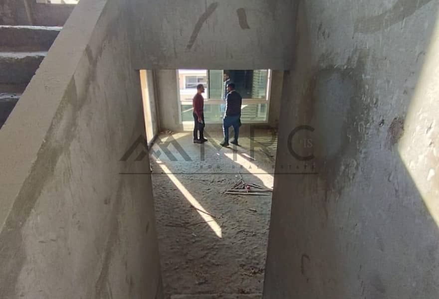 8 355376e1-5b6f-4923-bc7c-434252992d6d. jpg