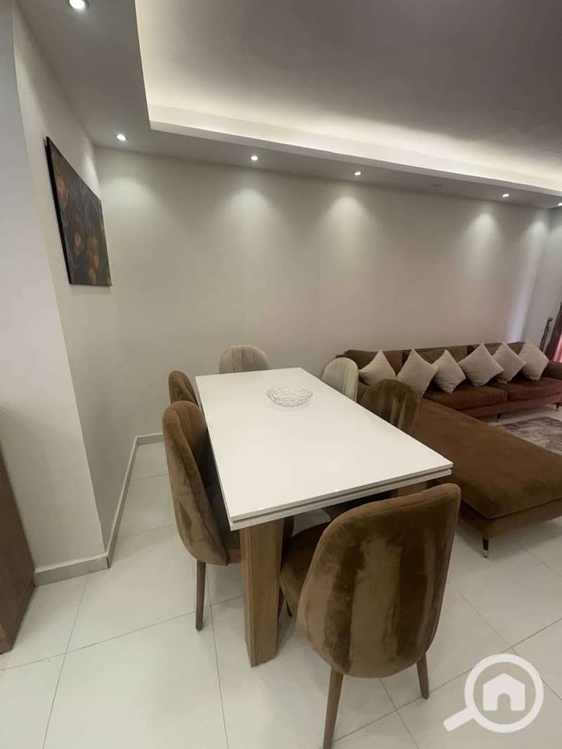 2 749e10bd-8449-40a2-9498-806ec3931a83. jpeg