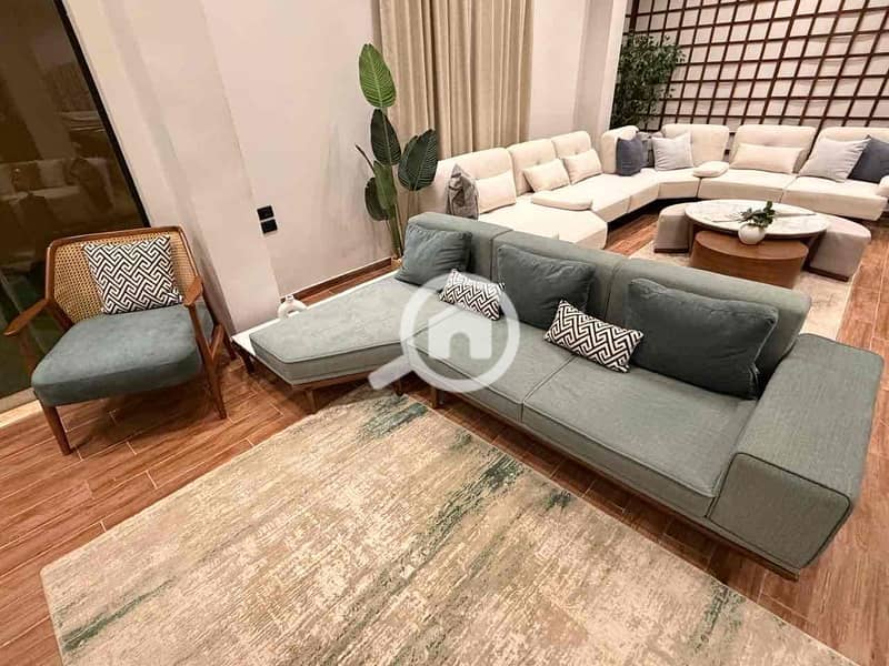 4 eff2e588-23b4-4260-9333-c128078f42a1. jpg