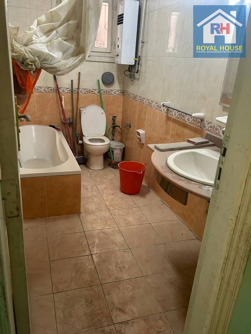 12 db9cbd81-0c80-4643-b751-d1bedaddf446. jpeg