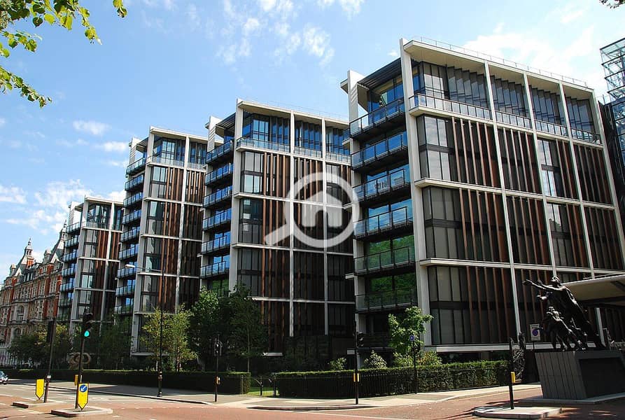 9 No_1_Hyde_Park,_London. jpg