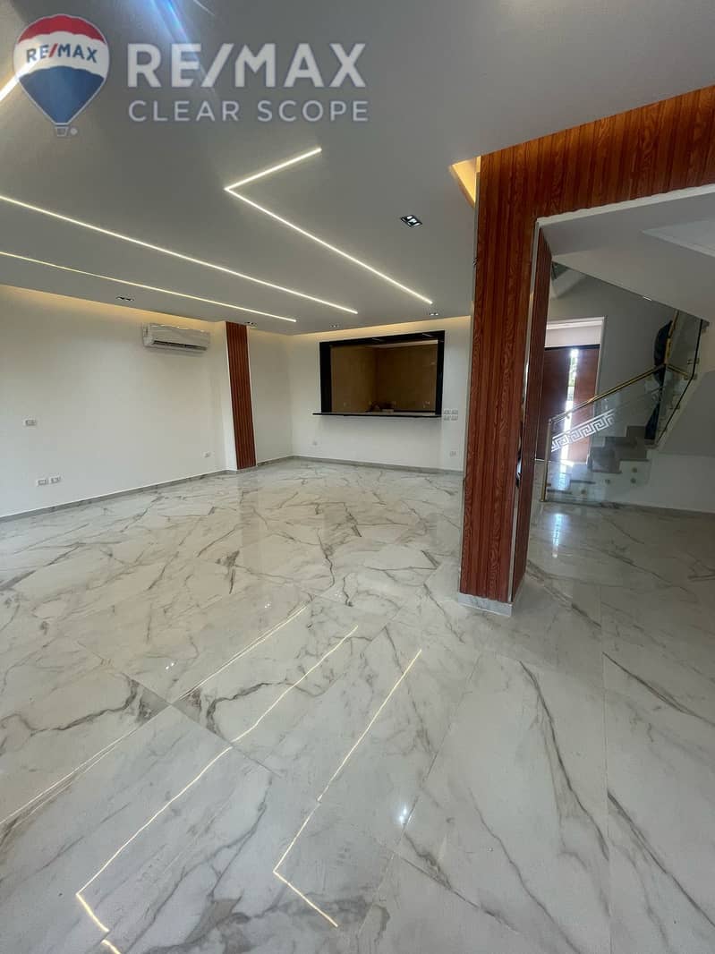 8 eebcff9b-6841-4464-8702-f6c8563d0b17. jpeg