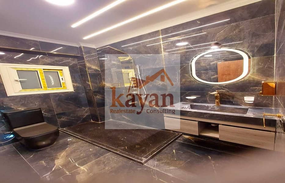 12 a8bef29b-7d96-4e62-8df7-2d295babca69. jpg