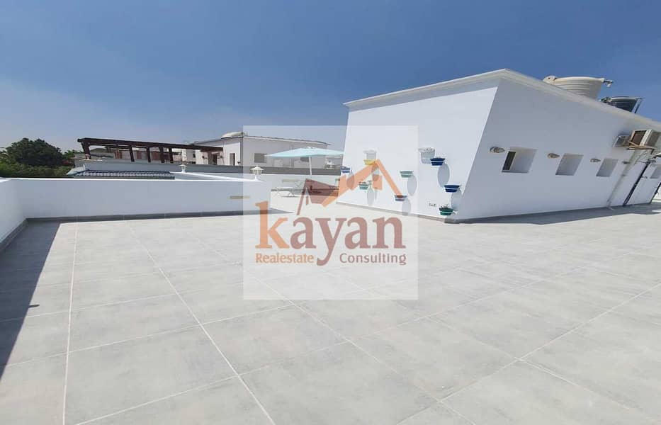 14 104b6dfb-573a-45a6-bdaa-1bae1e4b6436. jpg