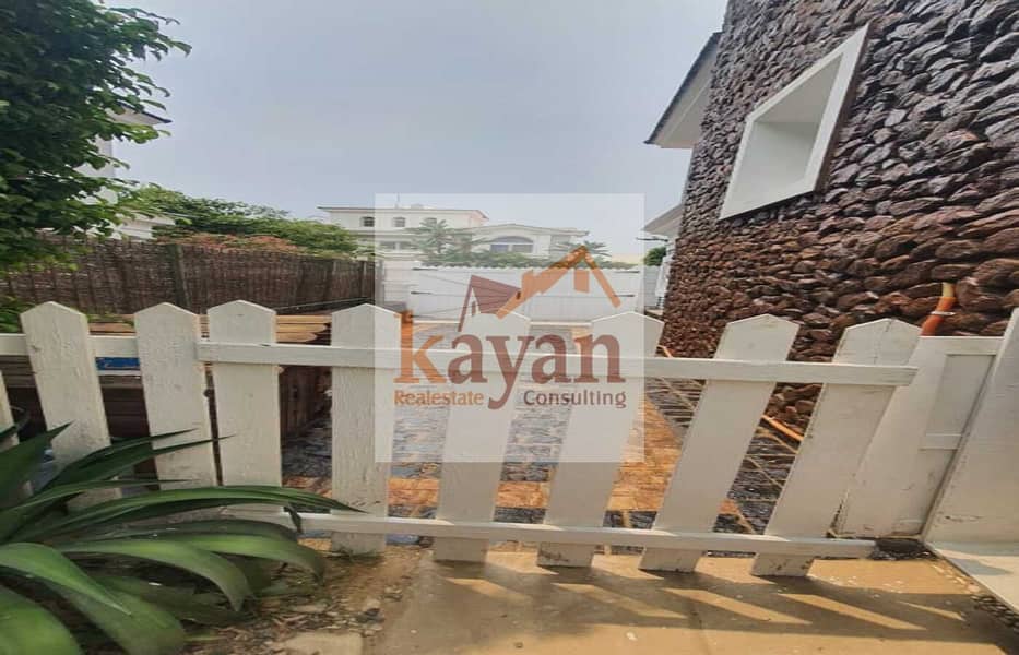 18 77096dfb-cfad-4d80-8d84-7574a1d5c84c. jpg