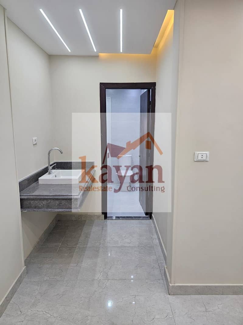 29 e5f07895-803e-42ca-b2b8-d8a10c58d230. jpg