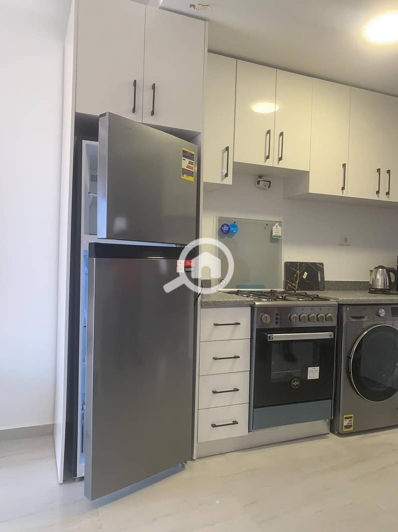 9 00b57eae-ea26-4a7e-979a-34499cb96cd0. jpg