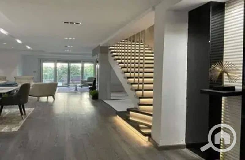 4 8319735-ae5bdo. jpg