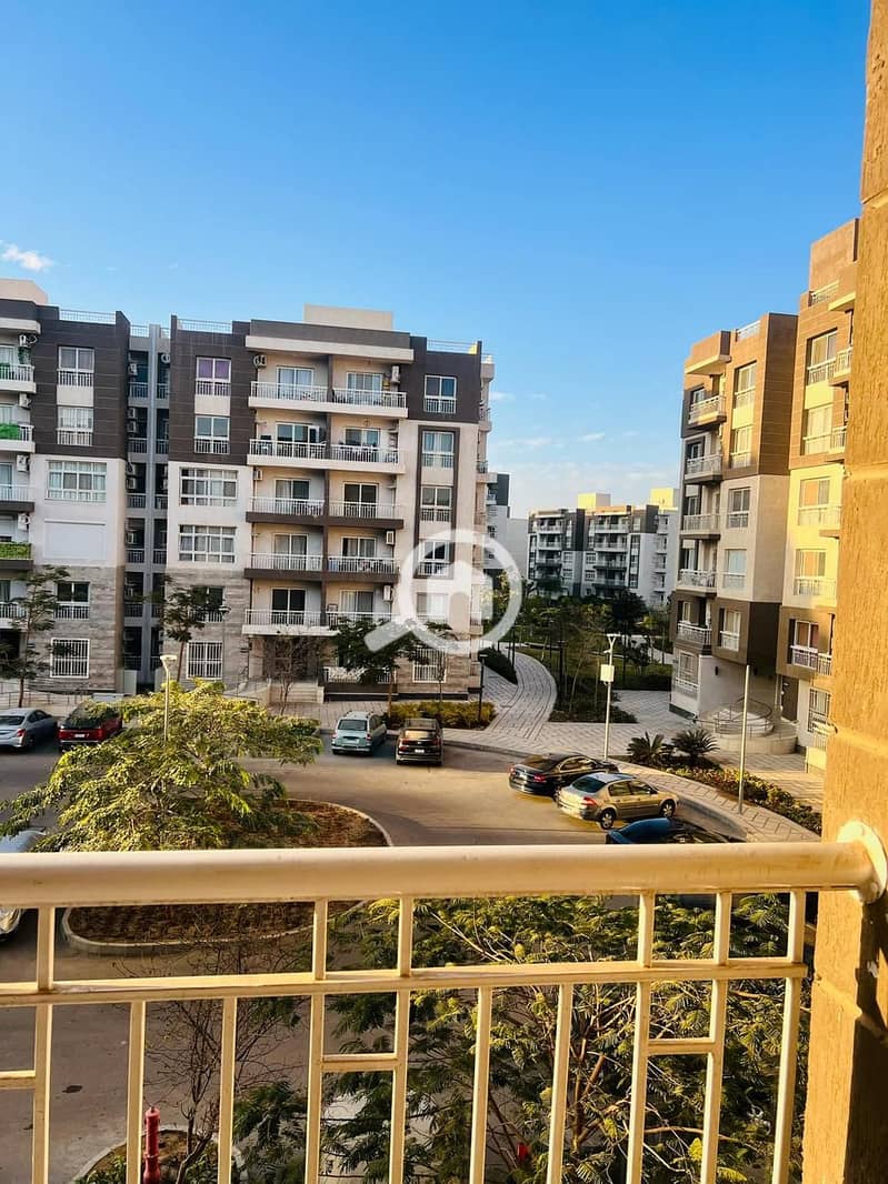 10 23527af0-8a9a-4012-83d6-a3826e529c4a. jpeg