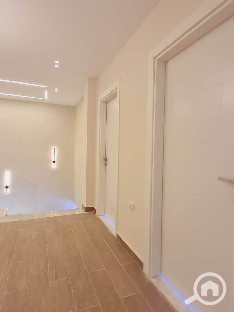 8 7b6fbc8d-4579-4f7b-8ea8-5a7c2438a70b. jpg