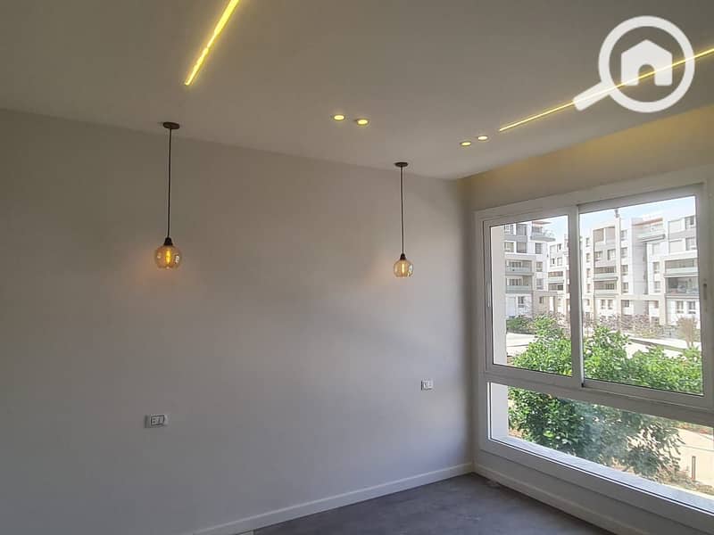 10 8ea8cfb2-2a07-42a0-97e6-6968e7b707ad. jpg