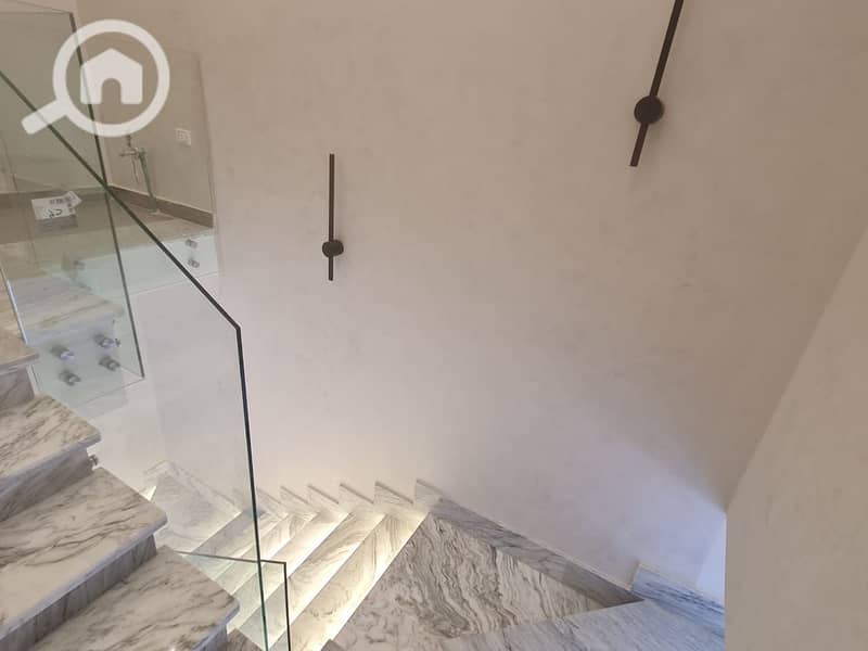 16 e61aea4f-933c-494f-ba8a-f5efdcd0f71b. jpg