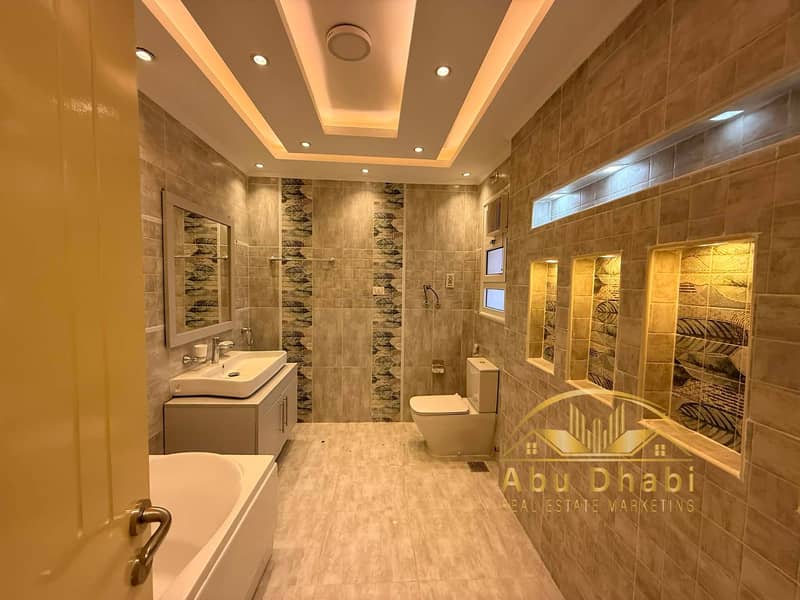 4 8c33120e-cf19-41f0-ba9c-720d065856e6. jpg