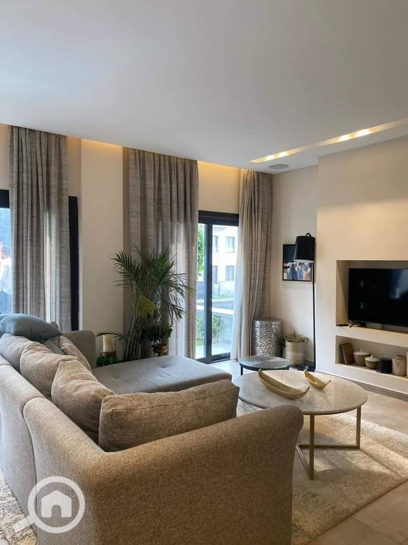 2 524c9d6d-1215-4f9d-9d8d-a8c6cabe2867. jpg