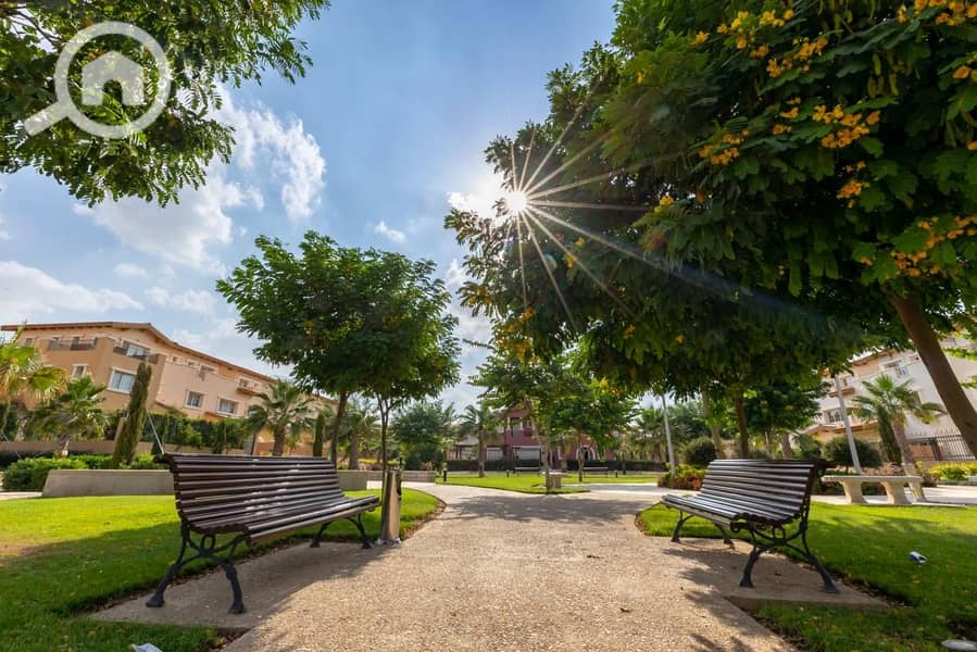 8 20200809_hydepark_beautyshoot-292. jpg