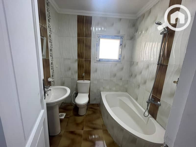 7 4cad9bf3-cb6a-44b5-80f5-c54399926b86. jpg