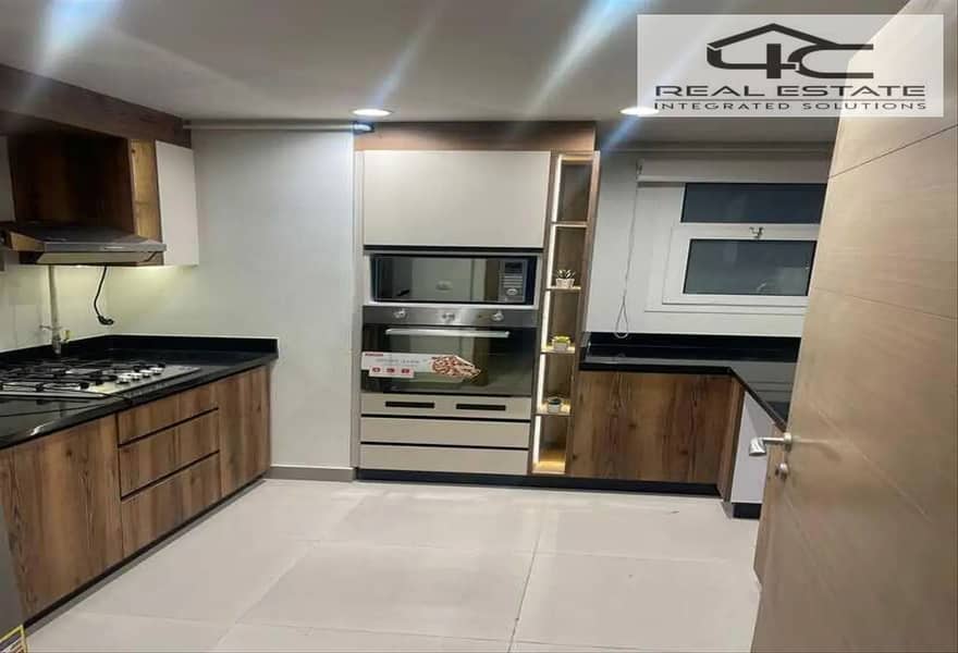 32 5948576-378b3o. png