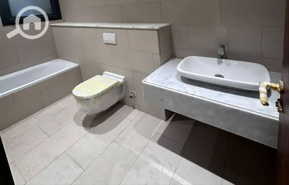 7 7060545-12600o_1400x900. jpg