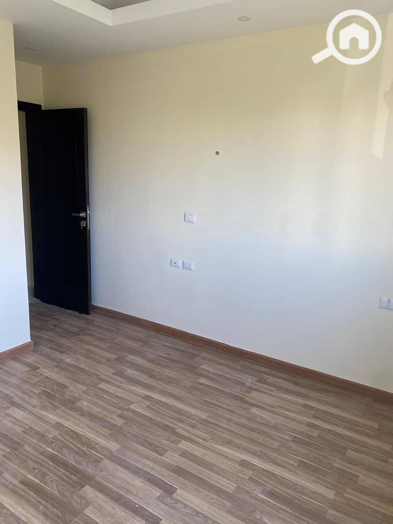 10 WhatsApp Image 2025-12-04 at 15.51. 32_613dc65b. jpg