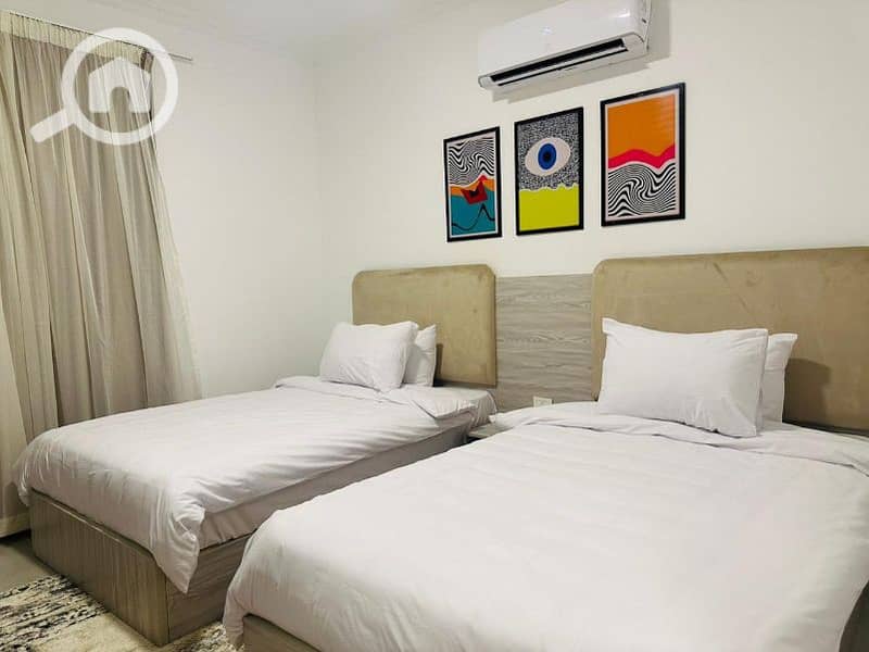 12 bbbbc8b7-41c1-41b5-9556-ee0e6e23bf90. jpg