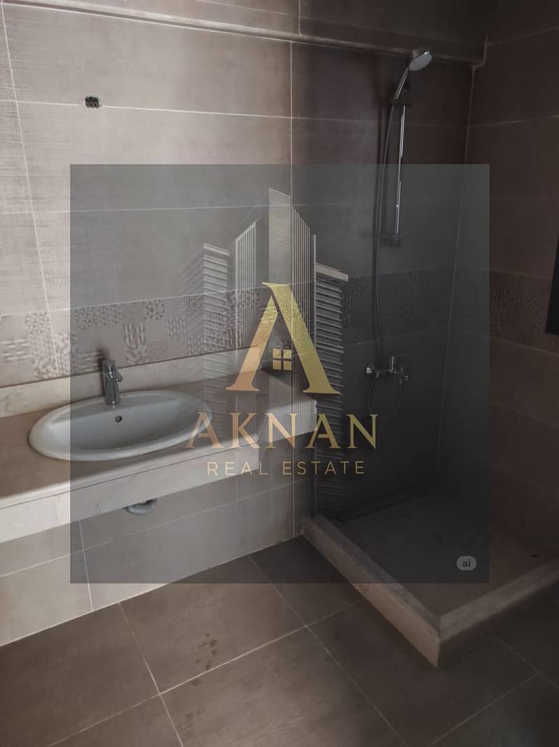 10 WhatsApp Image 2025-12-04 at 16.05. 16. jpeg