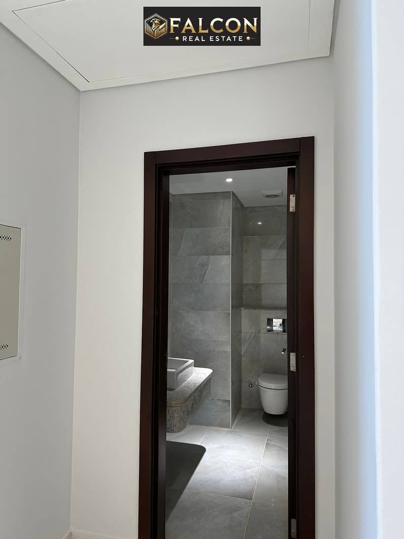 4 8cdbc5a9-cd5d-4626-91d8-3f6da875fe9b. jpg