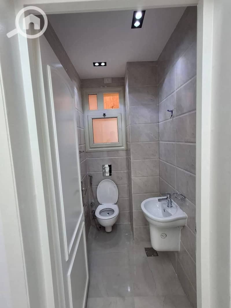 9 d52a8899-3634-4de0-a1ab-ed7846a2e32e. jpeg