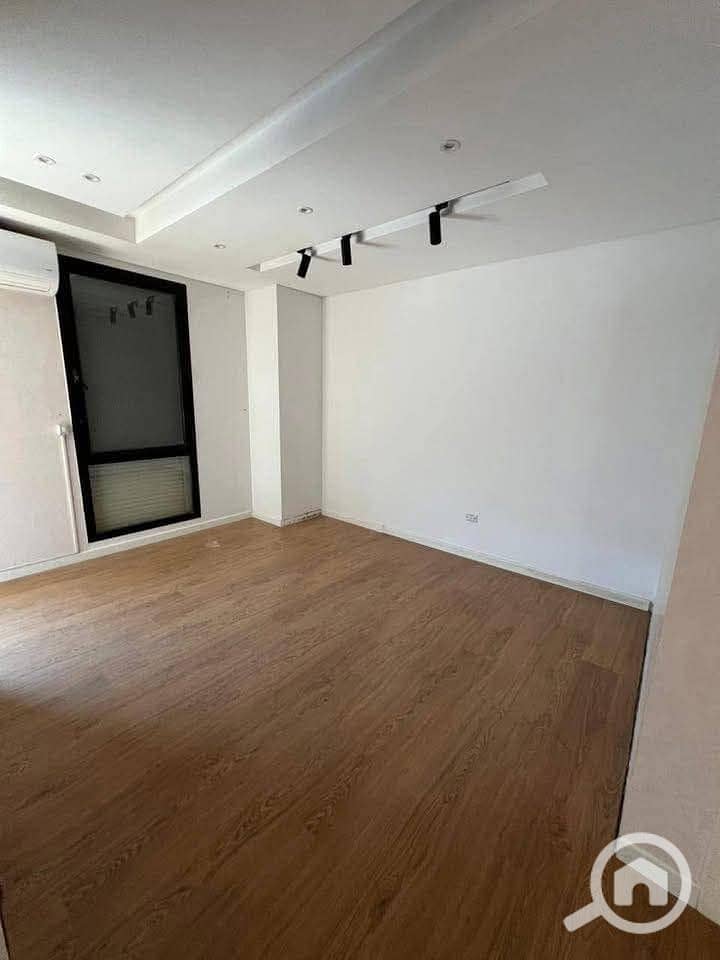 4 91661bae-971a-4cd6-beb6-74b07b9ab85a. jpeg