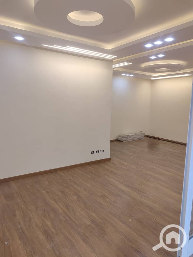 12 WhatsApp Image 2025-10-20 at 12.38. 33_24440bfa. jpg