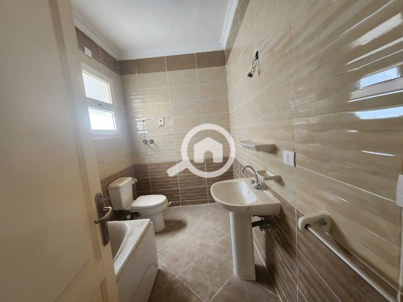 4 WhatsApp Image 2025-11-16 at 20.44. 52_4c0c7f50. jpg