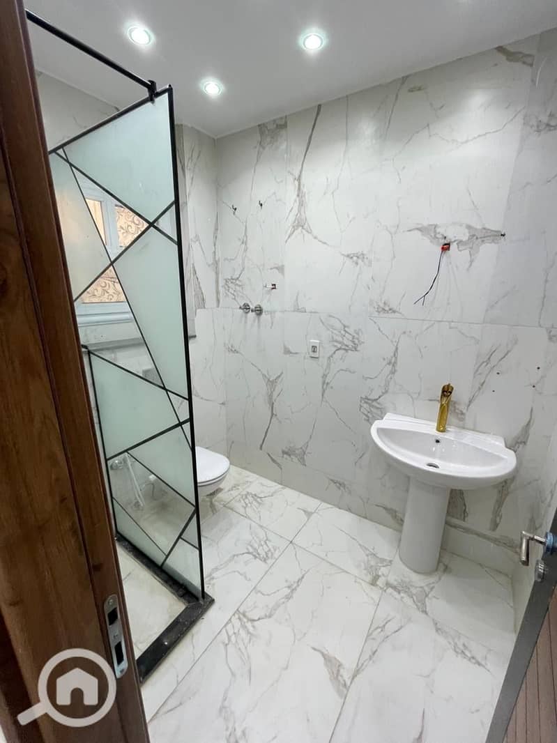 12 75a015ae-2267-4933-8321-044f87eccf40. jpeg