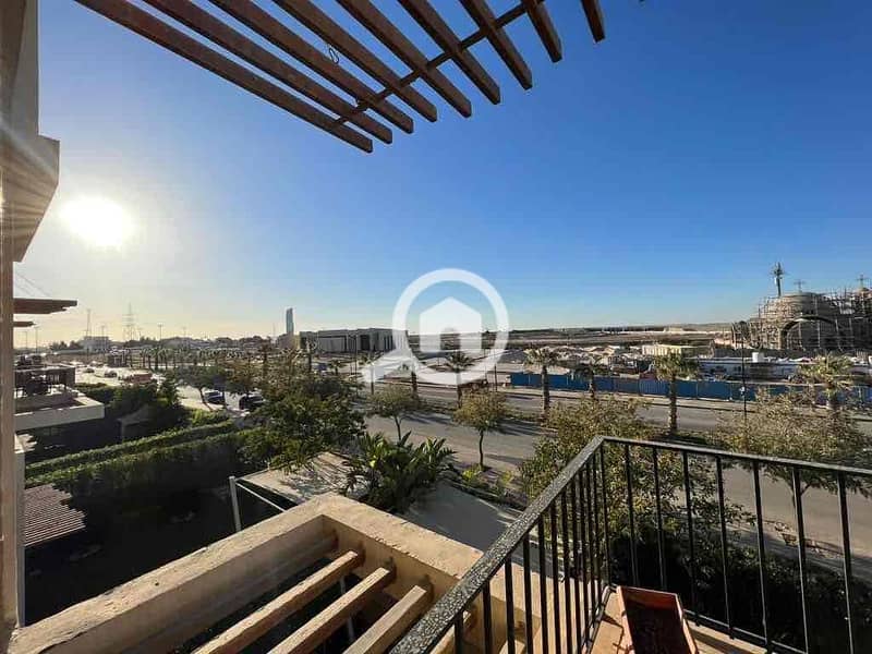 7 8473dccc-d2d4-4a97-b848-ce29e4cde309. jpg