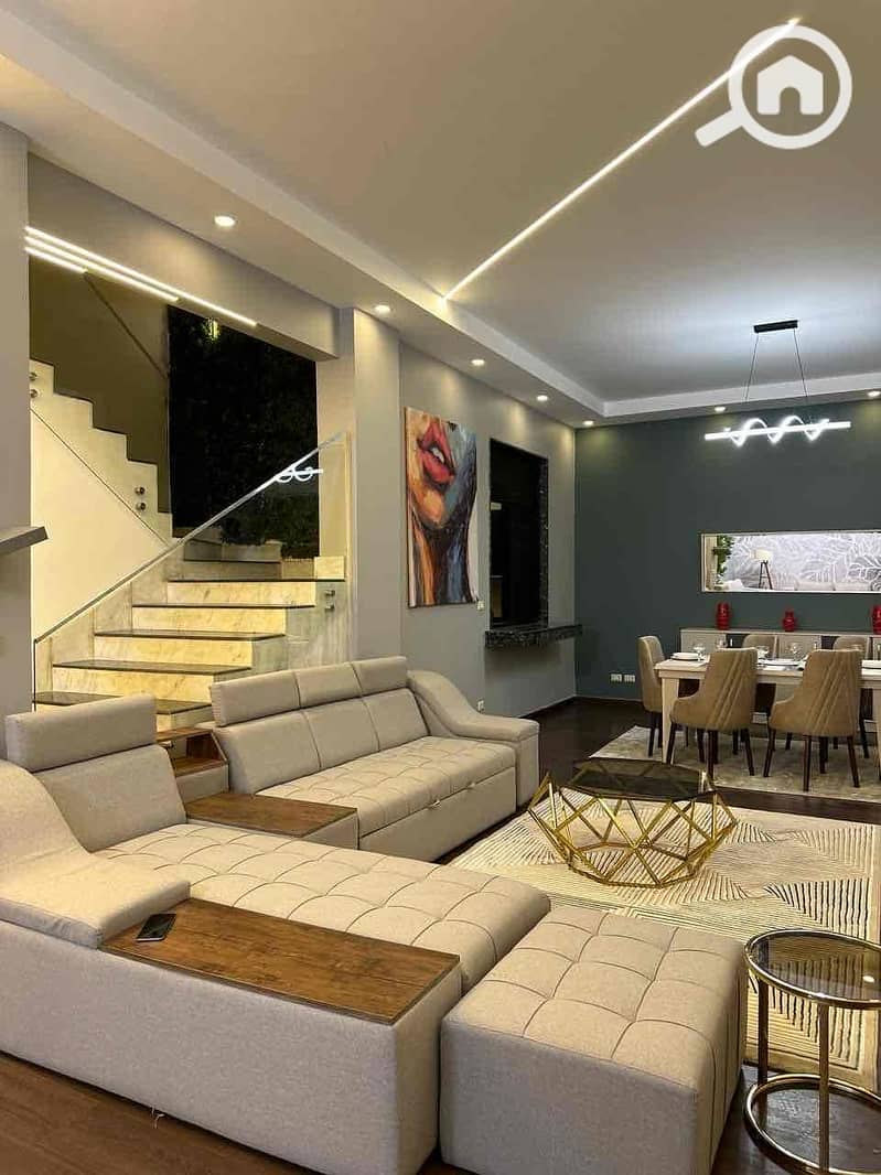 4 29fa5fb2-591c-4b1f-8db7-094693ec0a2a. jpg