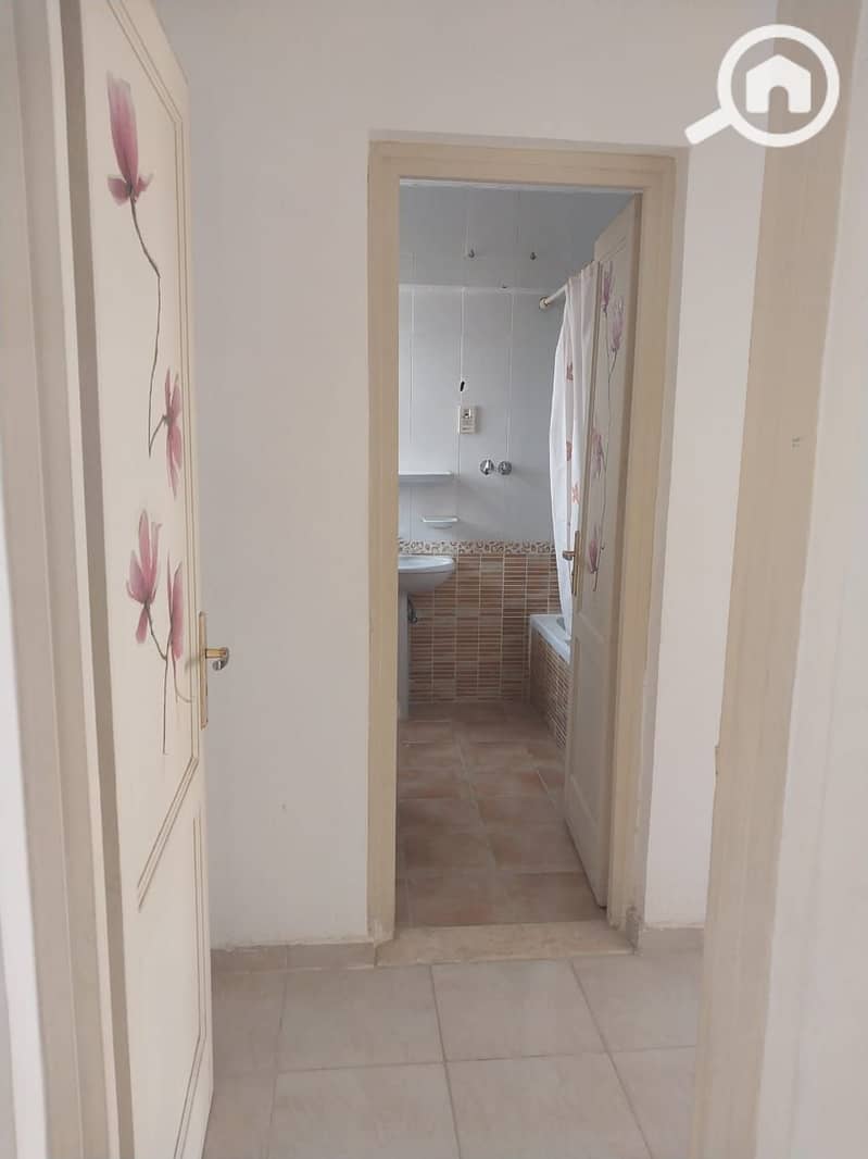 10 e0ff5230-68f8-437d-a30e-4cde28b4f70a. jpeg